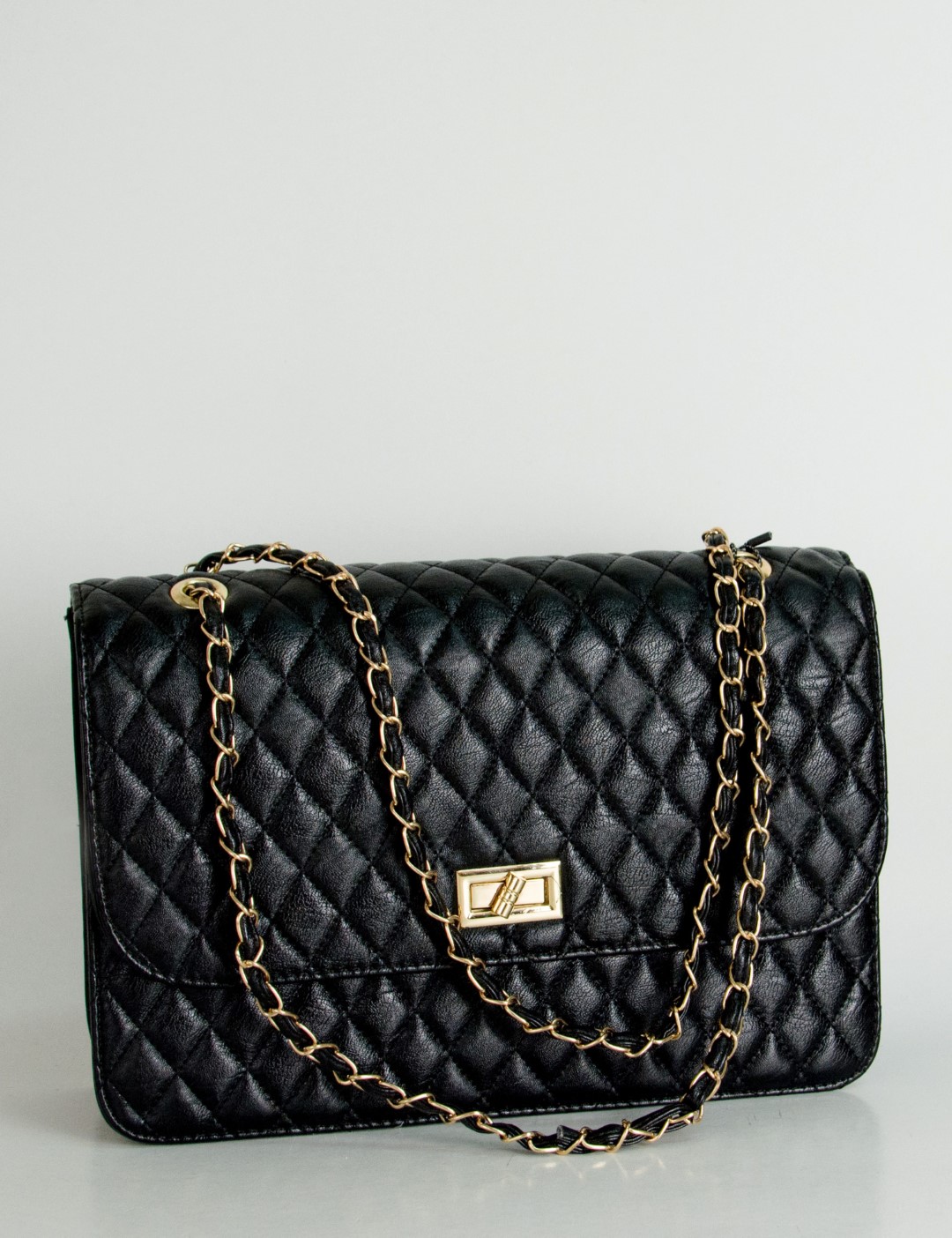 Γυναικεία καπιτονέ τσάντα ώμου μαύρη δερματίνη 60663F φωτογραφία